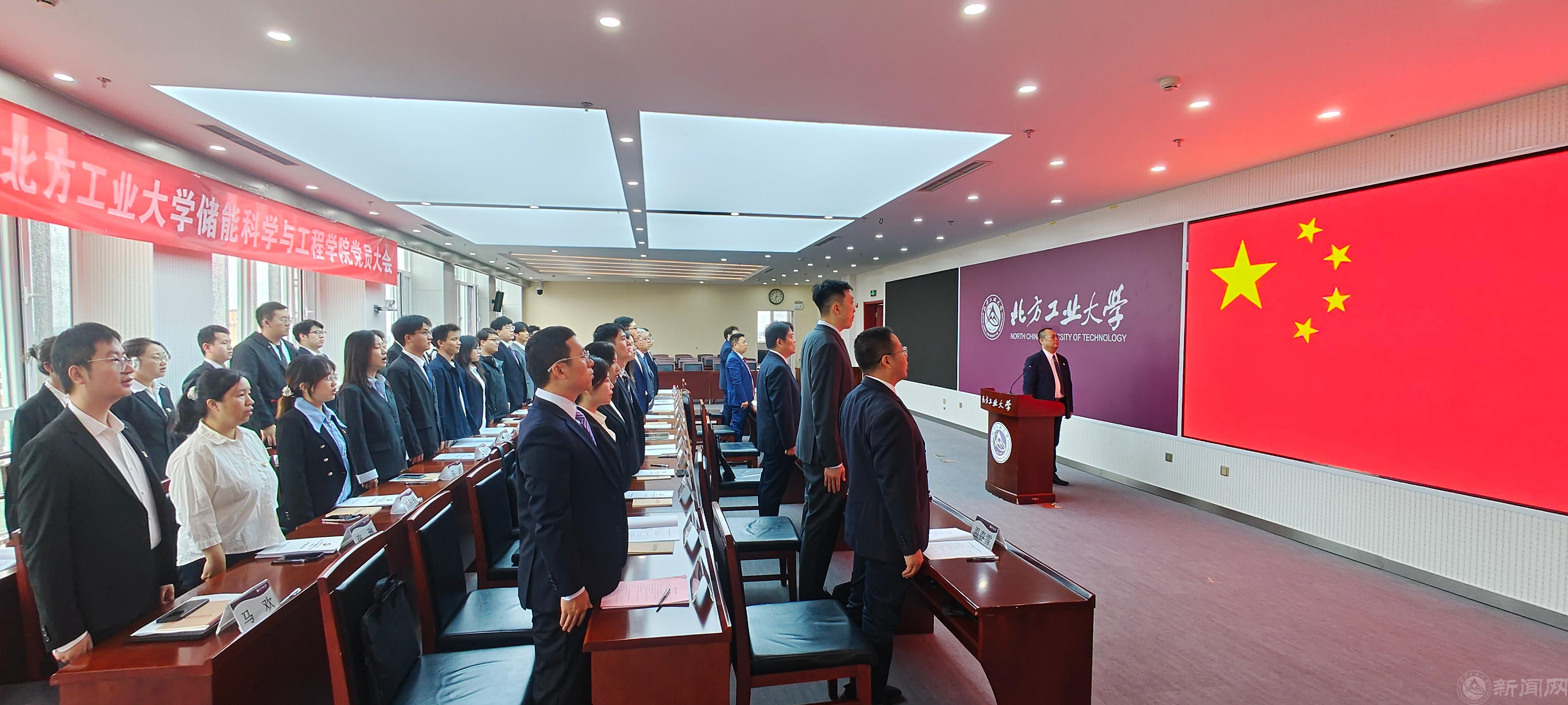 奏唱国歌1.jpg 奏唱国歌1.jpg