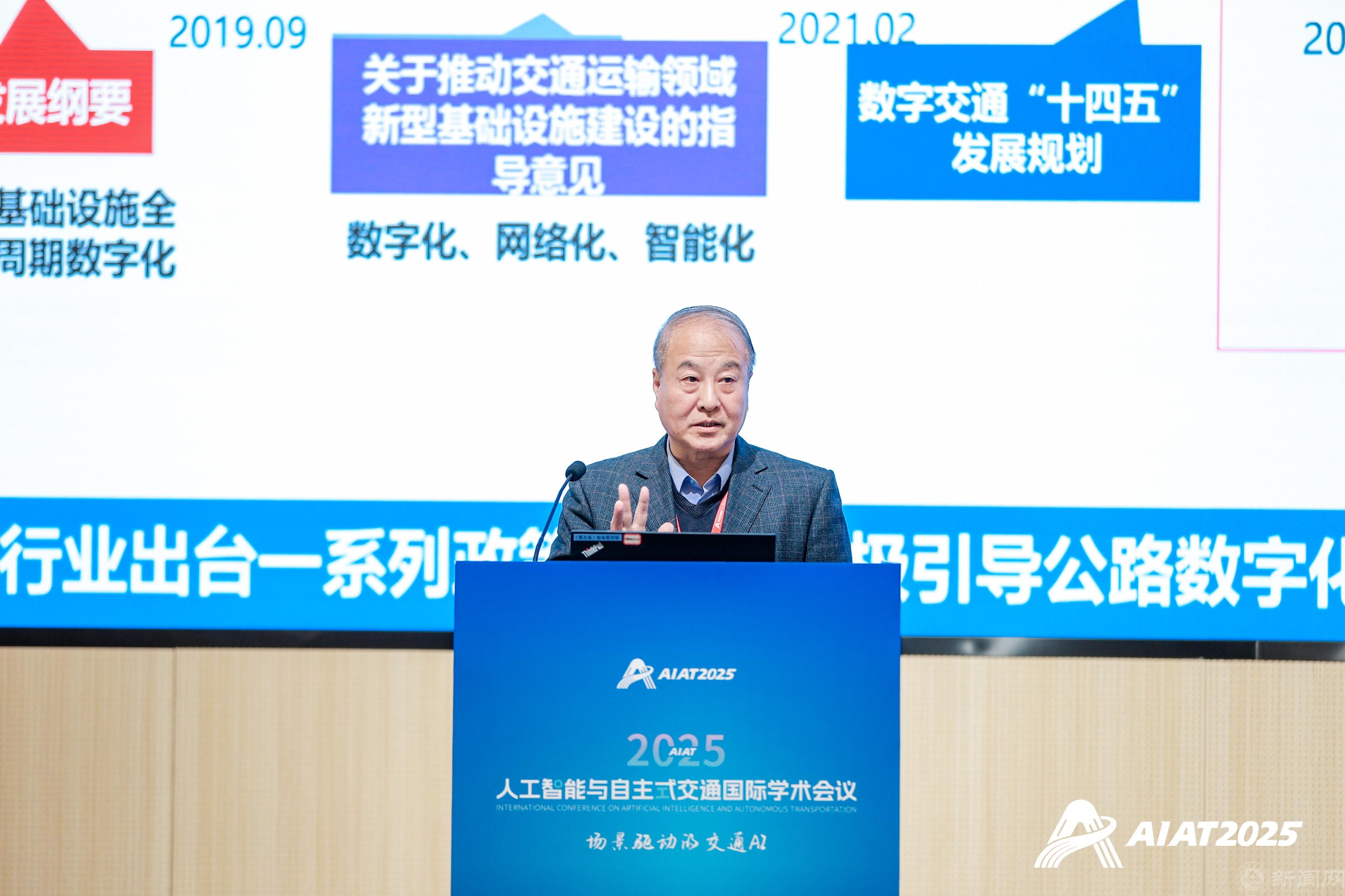 8.王东柱做报告.jpg