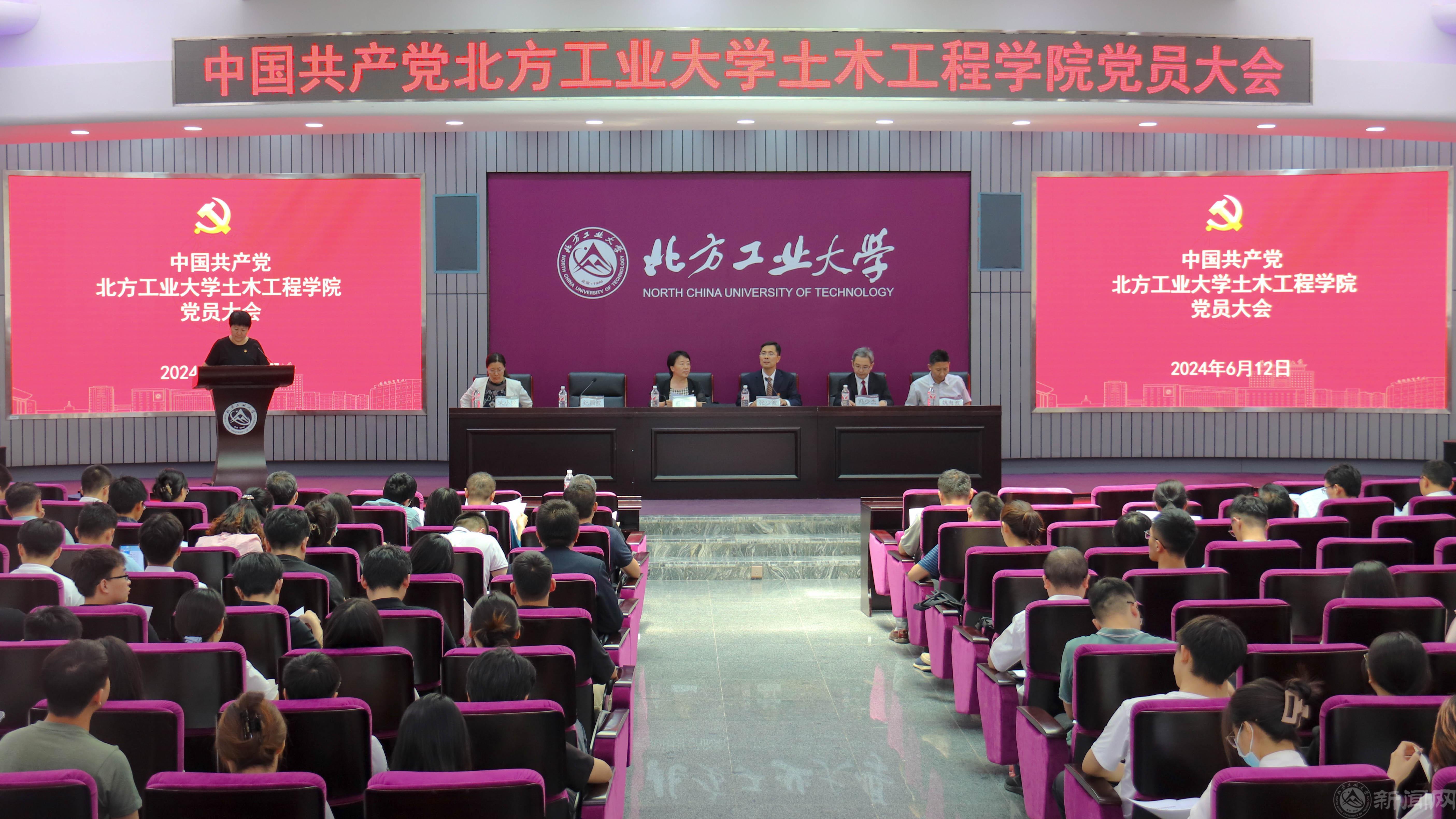 开幕式-院长主持2.jpg