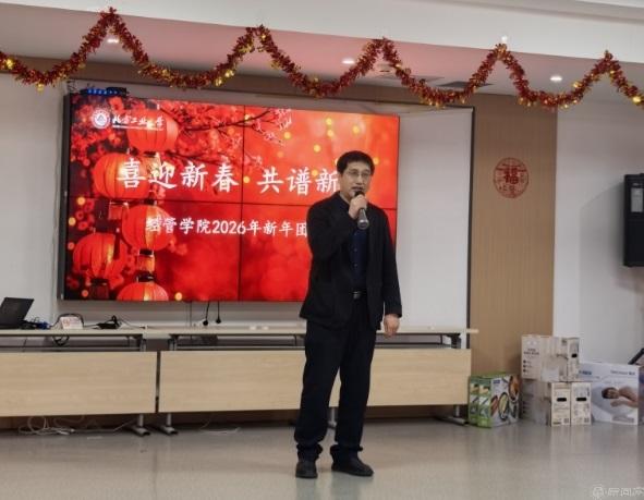 校长.jpg 校长.jpg